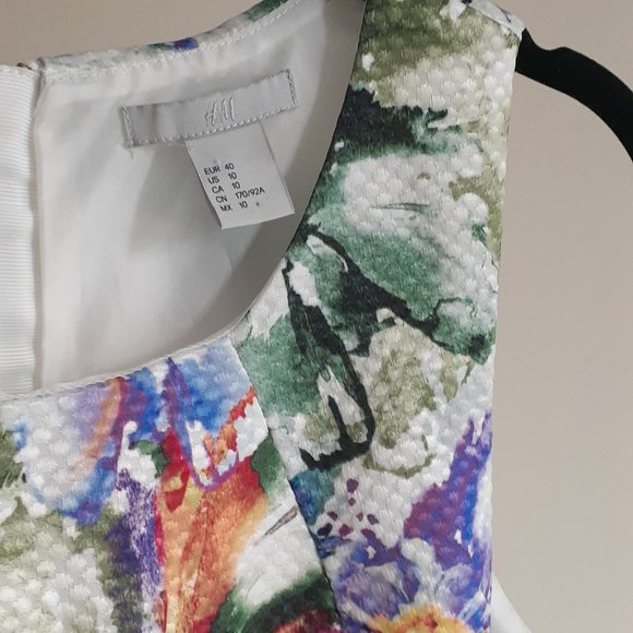 Floral pleated dress - Picture 7 of 12